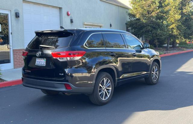 Photo 4 from auction – 2018 TOYOTA HIGHLANDER with VIN 5TDKZRFH4JS530440