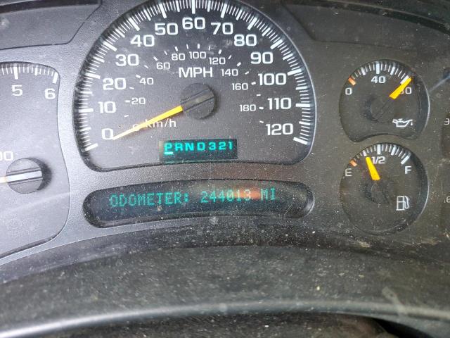 Photo 8 from auction – 2004 CHEVROLET SUBURBAN with VIN 3GNFK16T54G306423