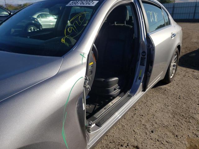 Photo 9 from auction – 2011 HYUNDAI GENESIS 3. with VIN KMHGC4DE2BU139640