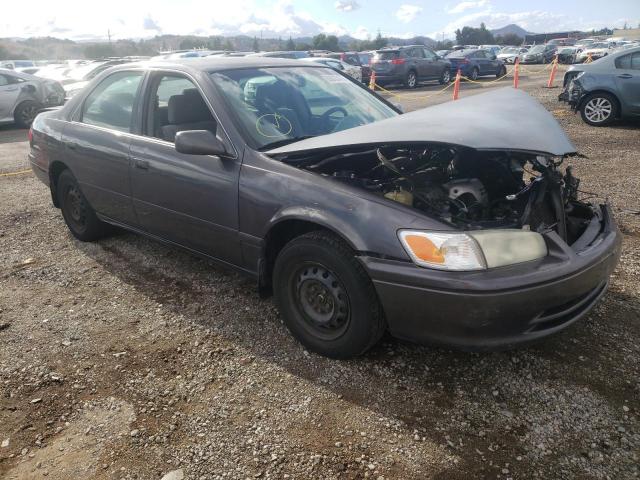 TOYOTA CAMRY CE 2000 with VIN 4T1BG22K2YU750952 - Photo from auction