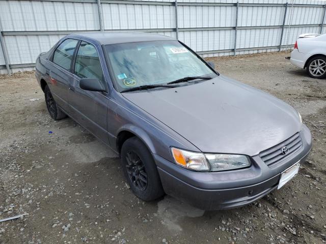 TOYOTA CAMRY CE 1998 with VIN 4T1BG22KXWU258232 - Photo from auction
