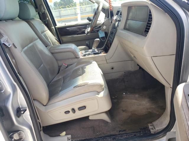 Фото 5 с аукциона – 2011 LINCOLN NAVIGATOR с VIN 5LMJJ2H53BEJ03571