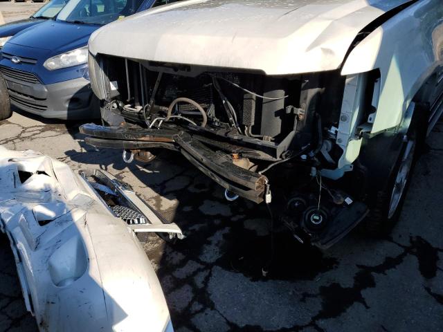 Photo 9 from auction – 2011 CHEVROLET SUBURBAN K with VIN 1GNSKKE32BR201552