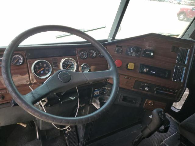 Photo 9 from auction – 1997 FREIGHTLINER CONVENTION with VIN 1FUWDCYA0VL808909