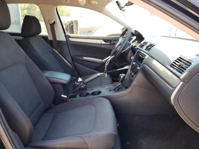 Photo 5 from auction – 2015 VOLKSWAGEN PASSAT S with VIN 1VWAT7A3XFC048719