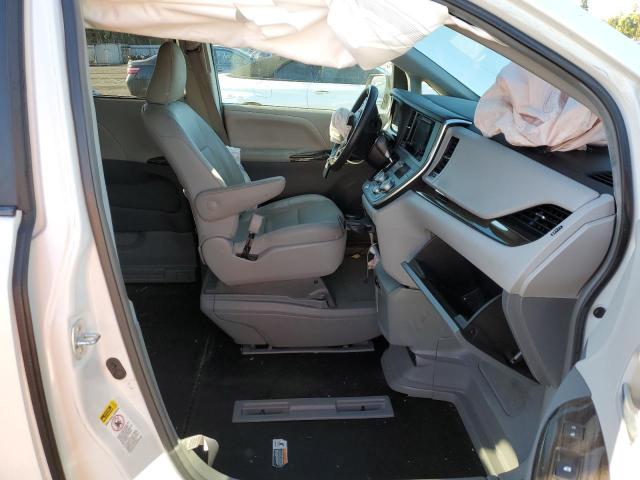 Photo 5 from auction – 2017 TOYOTA SIENNA XLE with VIN 5TDYZ3DCXHS838981
