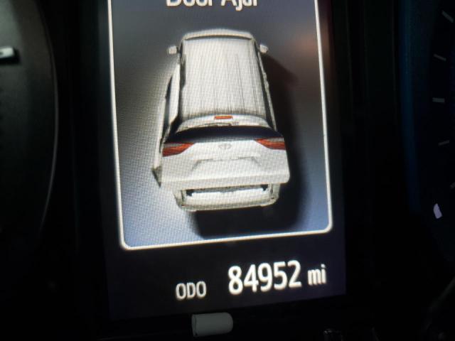 Photo 8 from auction – 2018 TOYOTA SIENNA XLE with VIN 5TDDZ3DC7JS191430
