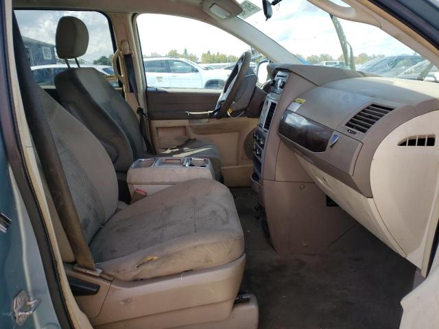 Photo 5 from auction – 2010 CHRYSLER TOWN & COU with VIN 2A4RR4DE4AR186511