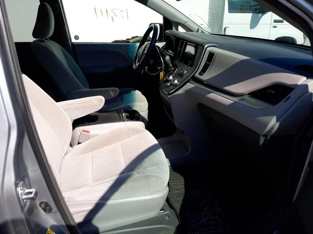 Photo 5 from auction – 2017 TOYOTA SIENNA LE with VIN 5TDKZ3DC3HS821039