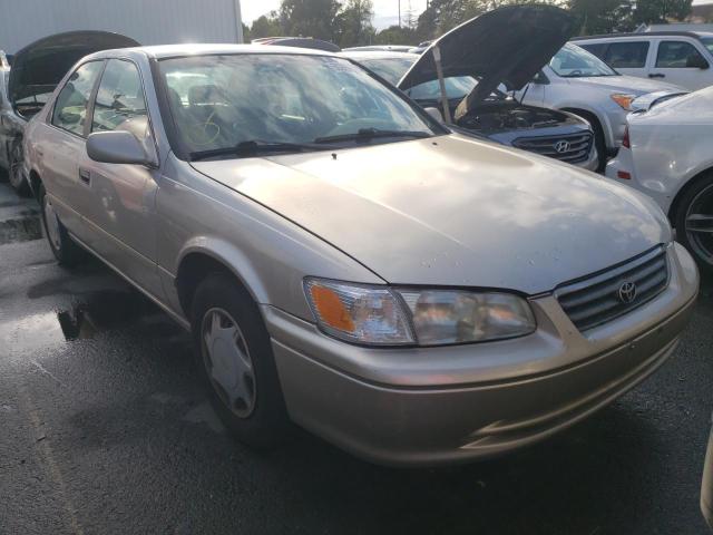 TOYOTA CAMRY CE 2000 with VIN 4T1BG22K2YU659132 - Photo from auction
