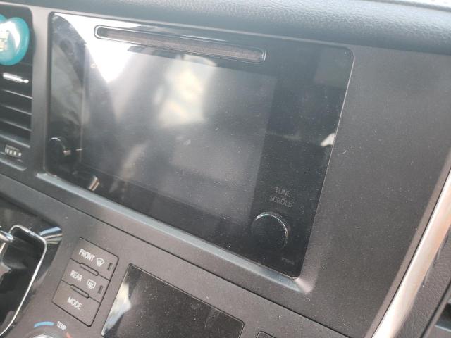 Photo 9 from auction – 2017 TOYOTA SIENNA SE with VIN 5TDXZ3DC2HS887488