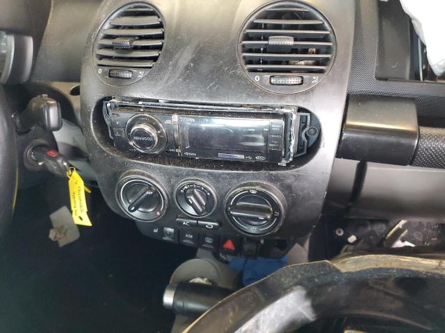 Photo 9 from auction – 2000 VOLKSWAGEN NEW BEETLE with VIN 3VWCD21C3YM483379