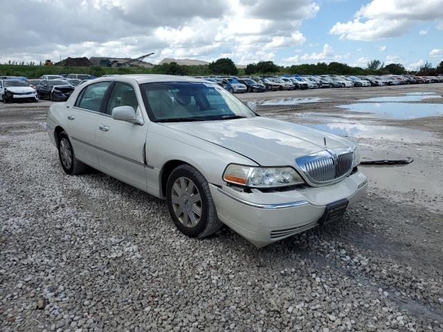 LINCOLN TOWN CAR S 2005 with VIN 1LNHM82W15Y627723 - Photo from auction