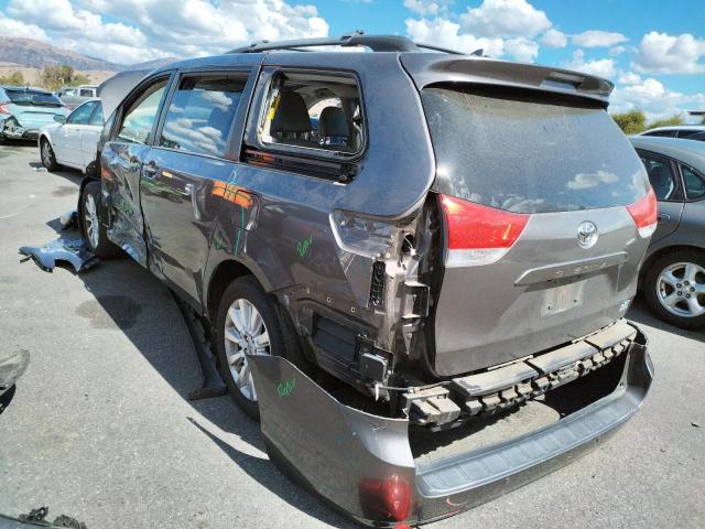 Photo 3 from auction – 2014 TOYOTA SIENNA XLE with VIN 5TDDK3DC9ES082896