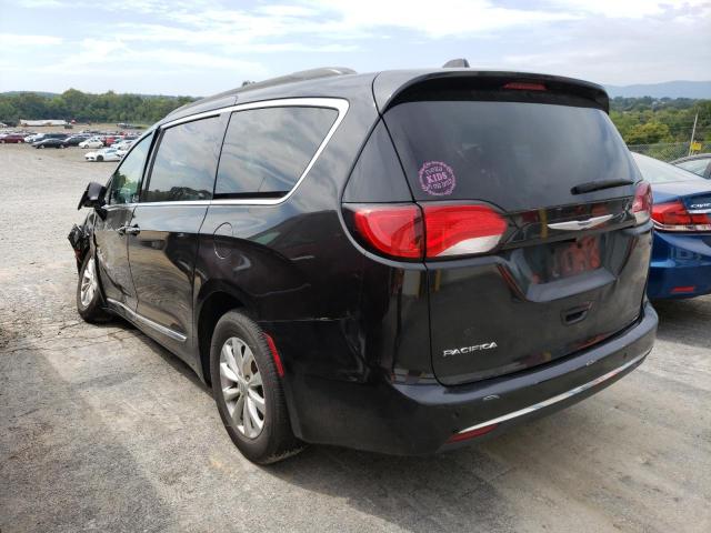 Photo 3 from auction – 2017 CHRYSLER PACIFICA T with VIN 2C4RC1BG5HR747772