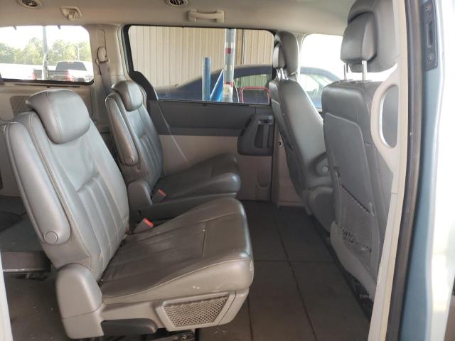 Photo 6 from auction – 2010 CHRYSLER TOWN & COU with VIN 2A4RR5D1XAR260761