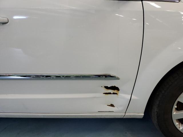 Photo 9 from auction – 2015 CHRYSLER TOWN & COU with VIN 2C4RC1BGXFR538718