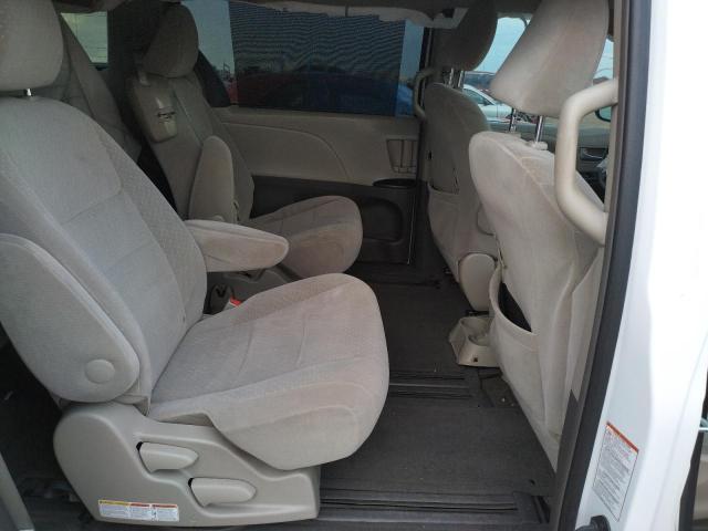 Photo 6 from auction – 2015 TOYOTA SIENNA LE with VIN 5TDKK3DC1FS574458