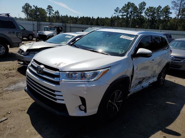 Фото 2 с аукциона – 2018 TOYOTA HIGHLANDER с VIN 5TDKZRFH2JS529514