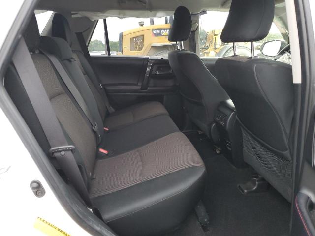 Photo 6 from auction – 2018 TOYOTA 4RUNNER SR with VIN JTEBU5JR0J5593074