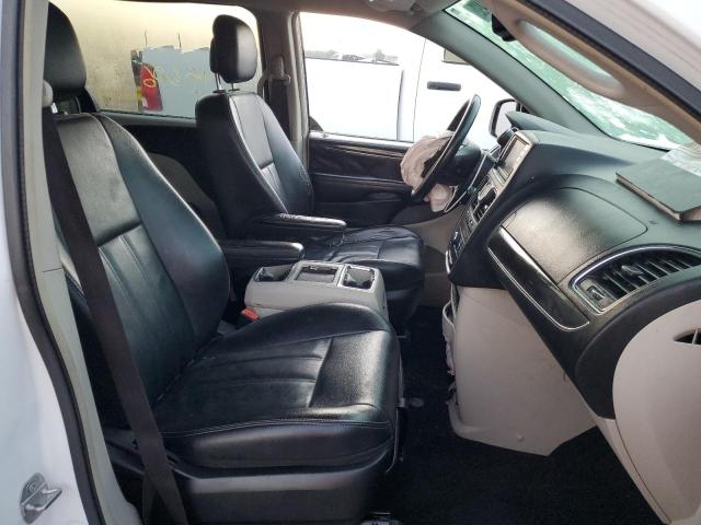 Photo 5 from auction – 2016 CHRYSLER TOWN & COU with VIN 2C4RC1BG6GR156526