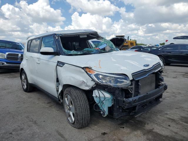 KIA SOUL 2017 مع رقم تعريف المركبة KNDJN2A28H7461306 - صورة من المزاد
