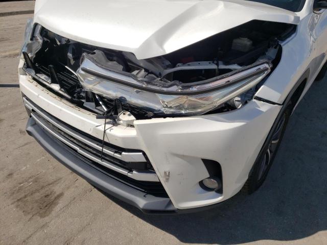 Photo 9 from auction – 2018 TOYOTA HIGHLANDER with VIN 5TDKZRFH4JS536593