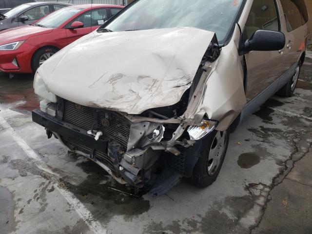 Photo 9 from auction – 2002 TOYOTA SIENNA CE with VIN 4T3ZF19C02U460556