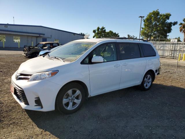 Photo 2 from auction – 2018 TOYOTA SIENNA LE with VIN 5TDKZ3DCXJS928448