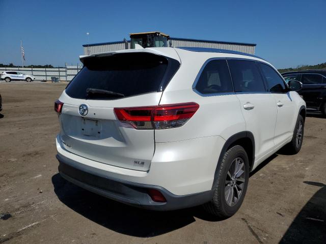 Photo 4 from auction – 2018 TOYOTA HIGHLANDER with VIN 5TDKZRFH2JS529514
