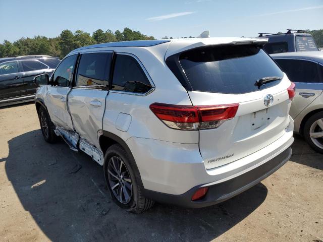 Photo 3 from auction – 2018 TOYOTA HIGHLANDER with VIN 5TDKZRFH2JS529514