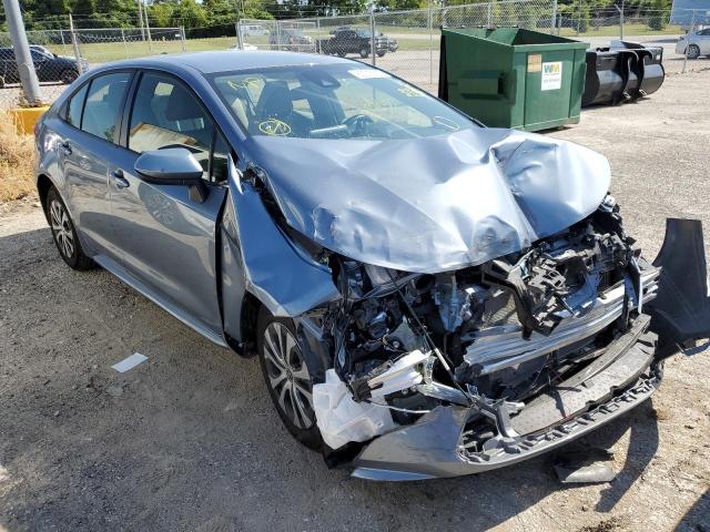 TOYOTA COROLLA LE 2022 with VIN JTDEAMDE4NJ049042 - Photo from auction