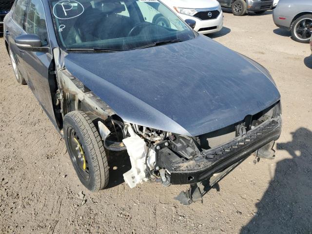 Photo 9 from auction – 2014 VOLKSWAGEN PASSAT S with VIN 1VWAS7A38EC043374