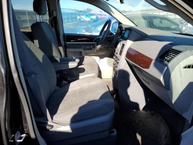 Photo 5 from auction – 2010 CHRYSLER TOWN & COU with VIN 2A4RR5D19AR310582