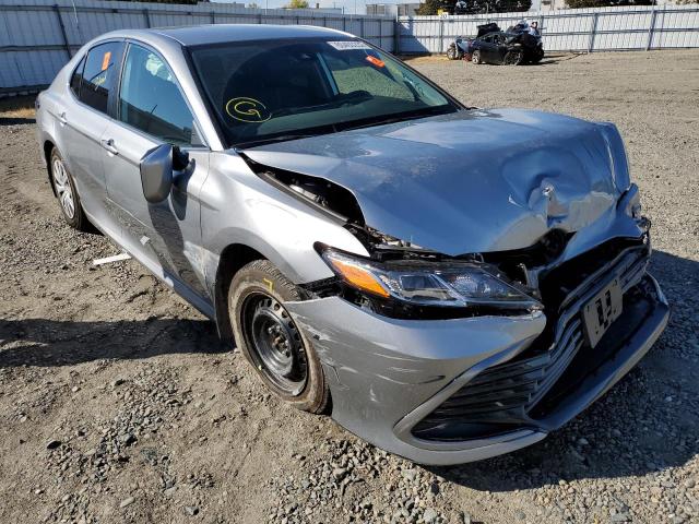 TOYOTA CAMRY LE 2022 with VIN 4T1C31AK7NU570664 - Photo from auction