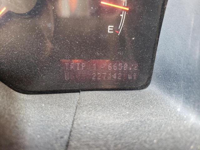 Photo 8 from auction – 2005 LINCOLN NAVIGATOR with VIN 5LMFU28555LJ13922