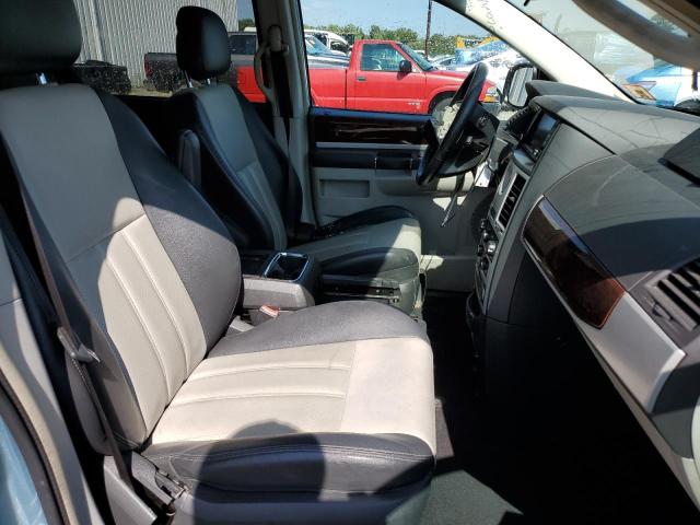 Photo 5 from auction – 2010 CHRYSLER TOWN & COU with VIN 2A4RR8DX0AR375102