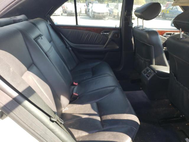 Photo 6 from auction – 1998 MERCEDES-BENZ E 320 with VIN WDBJF65F0WA682995