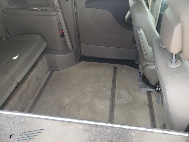 Photo 6 from auction – 2016 CHRYSLER TOWN & COU with VIN 2C7WC1CG2GR247281