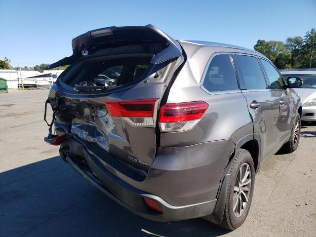 Photo 4 from auction – 2017 TOYOTA HIGHLANDER with VIN 5TDJZRFH6HS373094