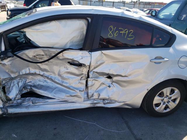 Photo 10 from auction – 2016 KIA FORTE LX with VIN KNAFK4A67G5612690