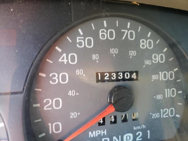 Photo 8 from auction – 2004 MERCURY GRAND MARQ with VIN 2MEFM74WX4X613576