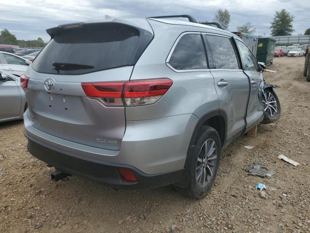 Photo 4 from auction – 2019 TOYOTA HIGHLANDER with VIN 5TDJZRFH5KS613422