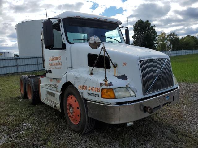 VOLVO VN 1998 with VIN 4VG7DAGH0WN733303 - Photo from auction