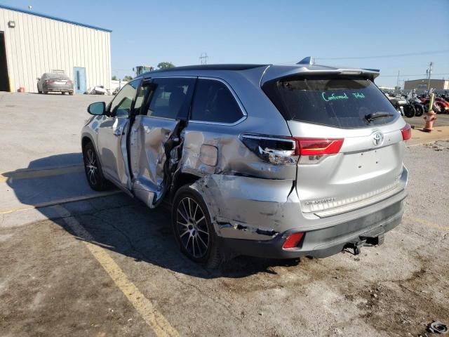 Photo 3 from auction – 2017 TOYOTA HIGHLANDER with VIN 5TDJZRFH3HS445823