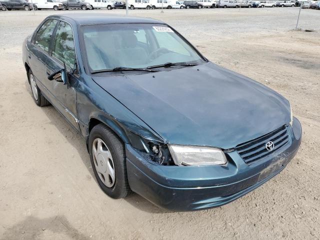 TOYOTA CAMRY CE 1998 with VIN 4T1BF22K4WU053895 - Photo from auction