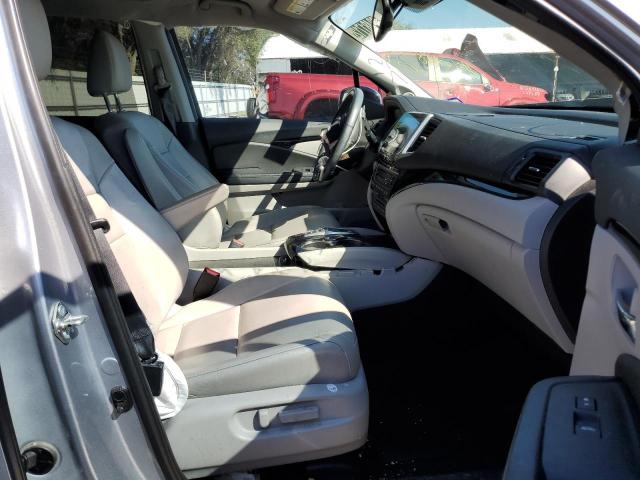 Photo 5 from auction – 2017 HONDA PILOT TOUR with VIN 5FNYF5H95HB026477