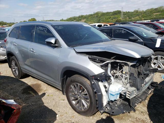 TOYOTA HIGHLANDER 2017 with VIN 5TDJZRFHXHS375138 - Photo from auction