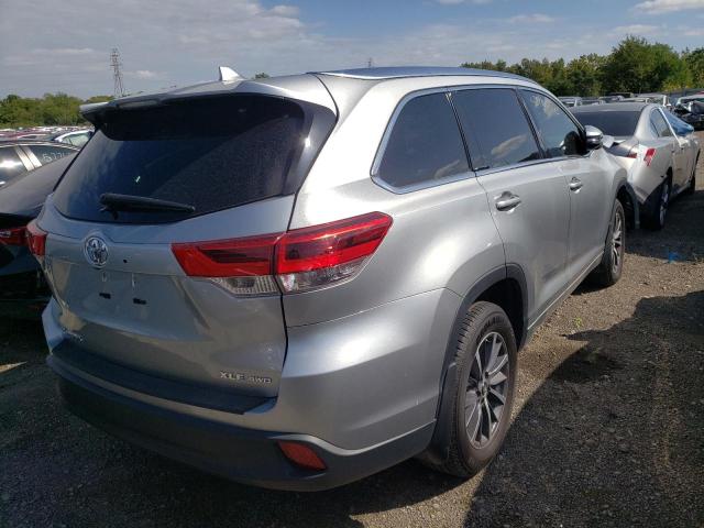 Photo 4 from auction – 2017 TOYOTA HIGHLANDER with VIN 5TDJZRFHXHS375138