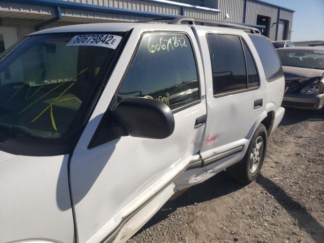 Photo 9 from auction – 2000 CHEVROLET BLAZER with VIN 1GNDT13W5YK198273
